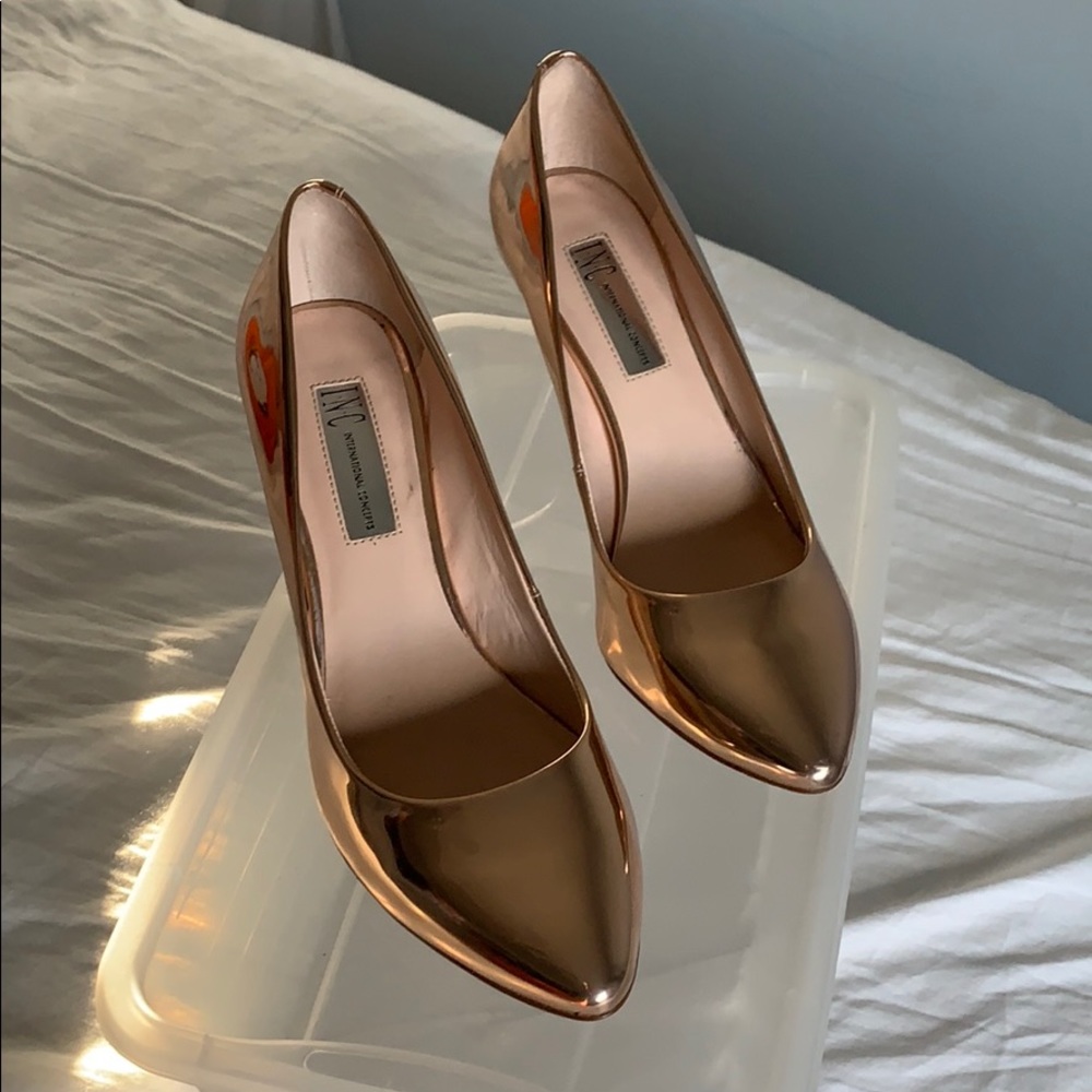 Rose gold Pumps